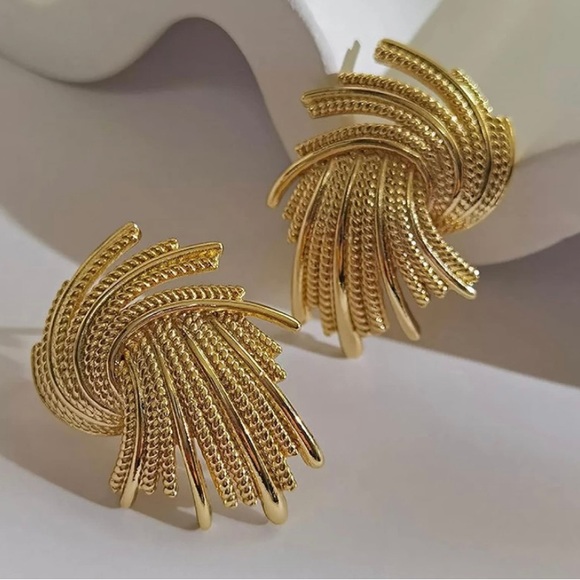 Boutique 9 | Jewelry | Elegant Geometric Gold Color Metal Drop Earrings ...